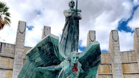 La Resistencia De Santa Cruz De Tenerife A Retirar El Monumento A