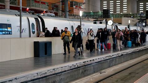 Renfe Pone En Circulaci N M S De Trenes En La Primera Operaci N