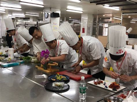 烹饪学院学生在“鑫郑发”杯第二届辽宁省食雕冷菜厨艺大赛中喜获佳绩 辽宁现代服务职业技术学院