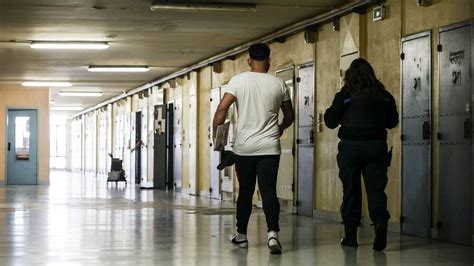 Prisons Nouveau Record Du Nombre De D Tenus En France En D Cembre