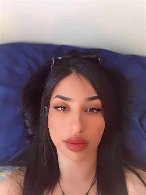 Kitty hot 含裸照的性感照片墙 Stripchat