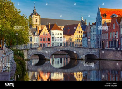 Night Bruges canal and bridge, Belgium Stock Photo - Alamy