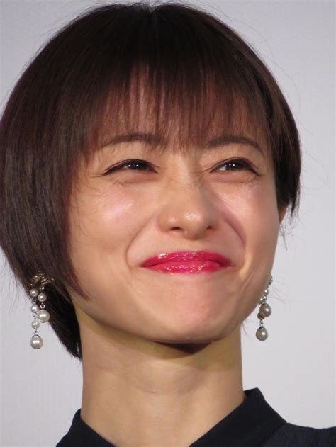 石原さとみ「自分を変えた作品」声詰まらせ 出産後初の主演映画「ミッシング」舞台あいさつ シネマ写真ニュース 日刊スポーツ