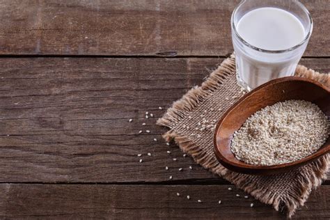 Leite de gergelim e seus benefícios instantâneos Saúde E Nutrição