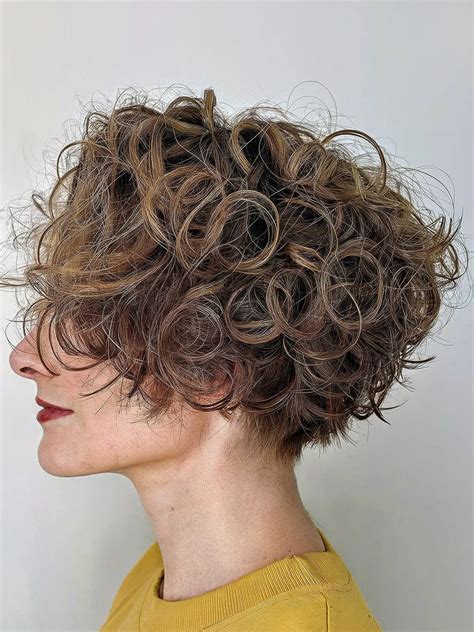 15 Stacked, Short Curly Bob Haircuts to Enhance Your Natural Curls