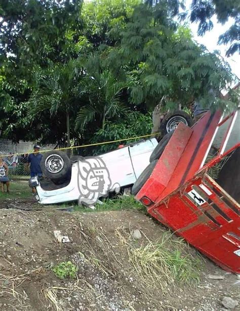 Dos Heridos Tras Volcadura De Camioneta En Yanga