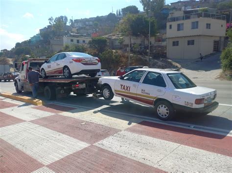 Remolcan Veh Culos Por Invadir Carril De La Rampa De Frenado