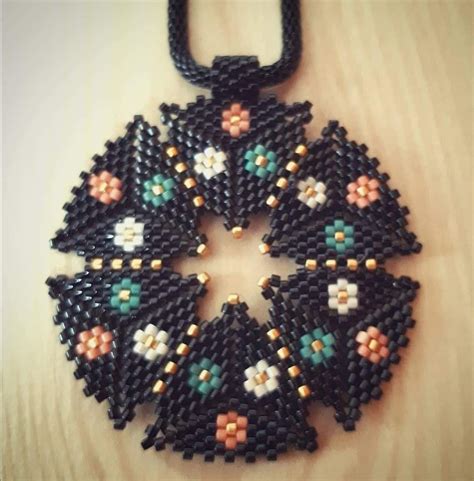 Pin De Mercy Lanman En Bead Patterns Arcos Del Pelo De La Cinta Pulseras Tejidas