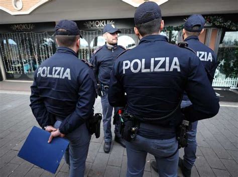 Rapinato Un Negozio In Pieno Centro Il Bottino Ingente