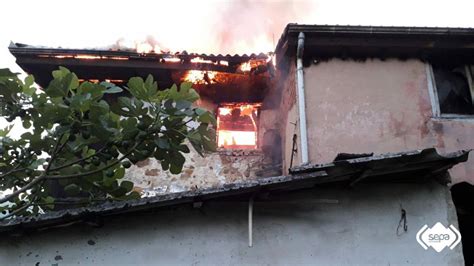 Un Incendio Calcina Una Vivienda Deshabitada En Pola De Laviana La