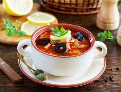 Солянка сборная с колбасой: классика с оливковым оттенком | LentaLife