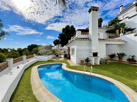 Villa Exclusiva Con Impresionantes Vistas Al Mar Cerca De La