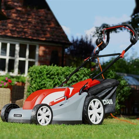 Cobra GTRM34 Electric Lawn Mower With Rear Roller