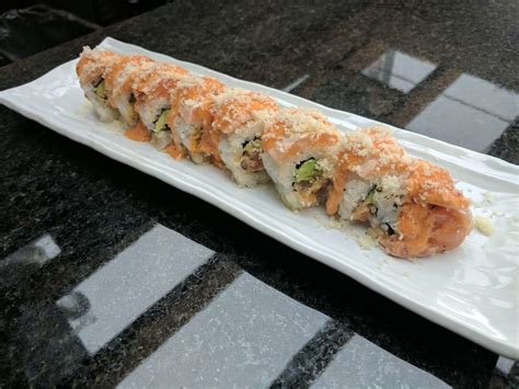 Crunchy Spicy Salmon Roll – Sumo Sumo Sushi & Bar Grill