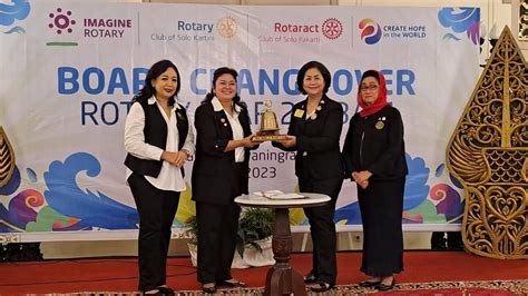 Gantikan Fitriana Enny Werdiningsih Jabat President Rotary Solo