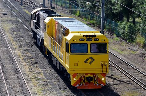 Aurizon Yf30 Aurizon S 2825 And 2331 Approaches Acacia R Flickr