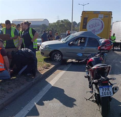 Acidente entre caminhões e carros é registrado na Rodovia do Contorno