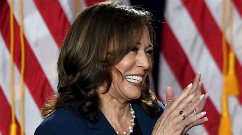 Après Le Retrait De Biden Kamala Harris Devance Donald Trump Dans Un