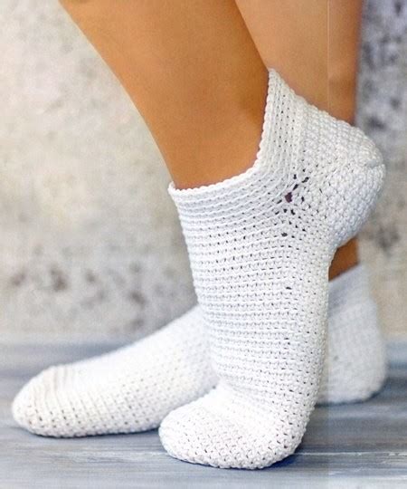 White Short Crochet Socks Free Crochet Pattern — Craftorator