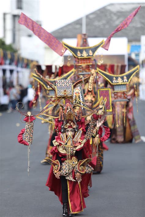 Pariwisata & Ekonomi Kreatif on Twitter: "Kostum bertema Toraja pd Show ...
