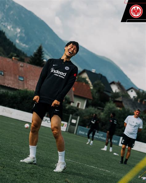 Eintracht Frankfurt On Twitter 鎌田 選手のこの笑顔😆🦅🇯🇵 果たしてサッカーテニスの結果は 🤔 鎌田大地を見守る会 Sge