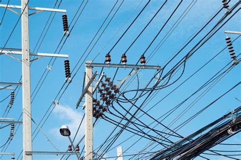 Chaotisch Elektrische Kabel In Thailand Und Viele Leitungen Kabel