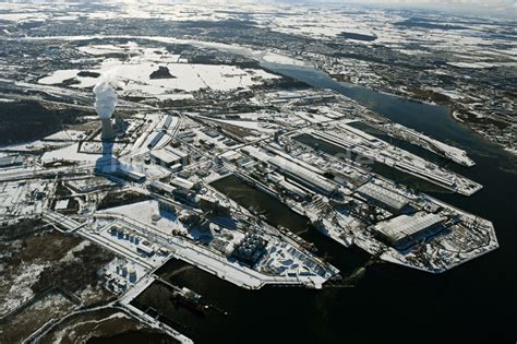 Rostock Von Oben Winterluftbild Hafenanlagen Des Seehafen In Rostock