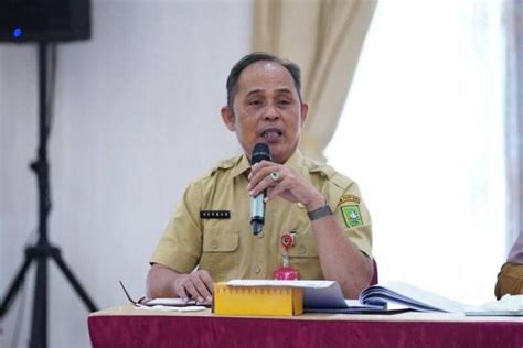 Maju Pilkada Herman Sampaikan Surat Pengunduran Diri Sebagai Pj Bupati