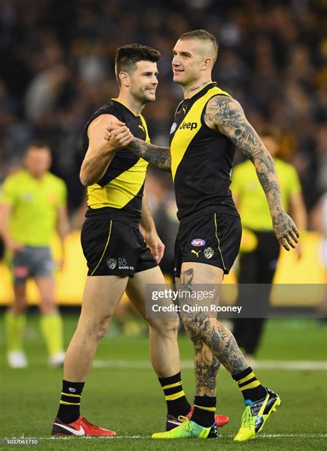 Trent Cotchin And Dustin Martin Of The Tigers Shake Hands Before The Nachrichtenfoto Getty