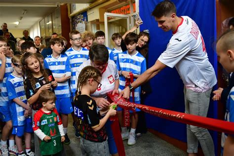 Piotr Chrapkowski ma swoją gablotę w ZSO nr 2 w Kartuzach Kartuzy