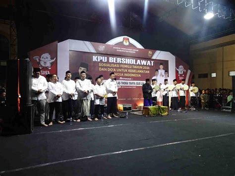 Kpu Kabupaten Kediri Gelar Bersholawat Bersama Gus Lik Sambil