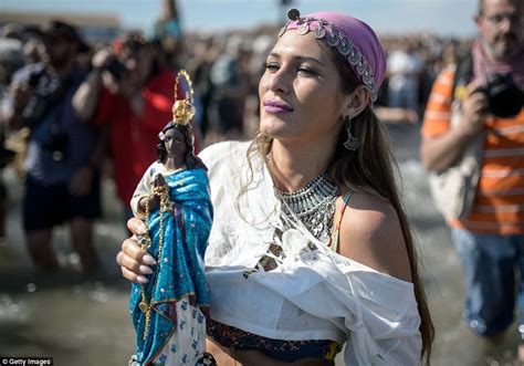 Roma gipsies descend on French town in colourful caravans to pay homage ...