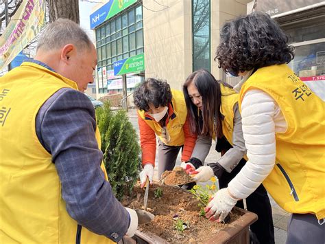 언론속의 서구 가좌1동 주민자치회 ‘봄꽃 심고 쓰레기 청소하고 아름다운 마을 만들기 내용 인천광역시 서구 구청장서구소식