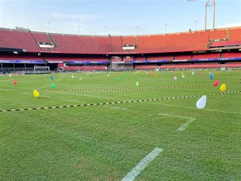 Saiba Por Que O S O Paulo Espalhou Bexigas No Gramado Do Morumbis