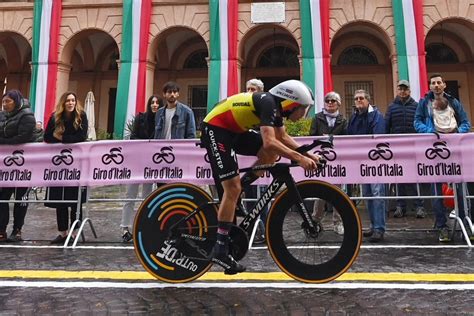 Remco Evenepoel Domina La Segunda Crono Del Giro De Italia Y Se Viste