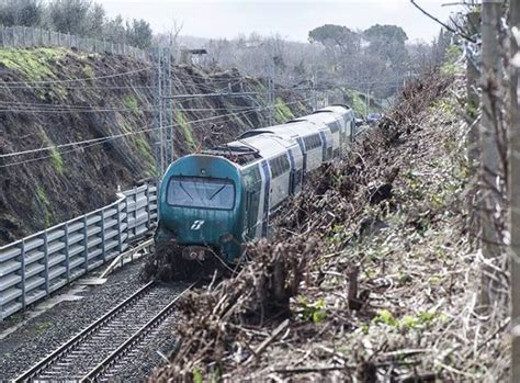 Maltempo In Francia Stop Ai Treni Bloccati Pellegrini Diretti A Lourdes