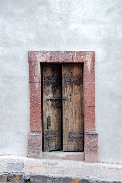 Doors of San Miguel De Allende – Wayfarer's Tales