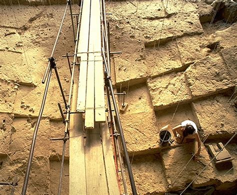 La Grotte De Tautavel Les Fouilles Caune De L Arago