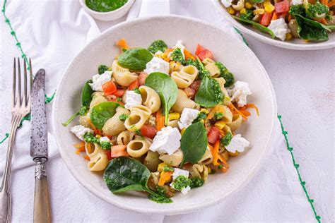 Salade De Pasta Tomate Feta Au Pesto Recette Les Commis