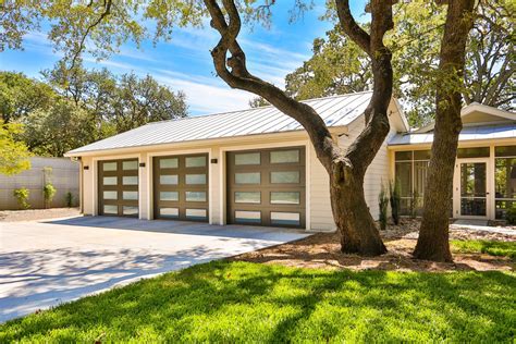 15 Impressive Mid-Century Modern Garage Designs For Your New Home