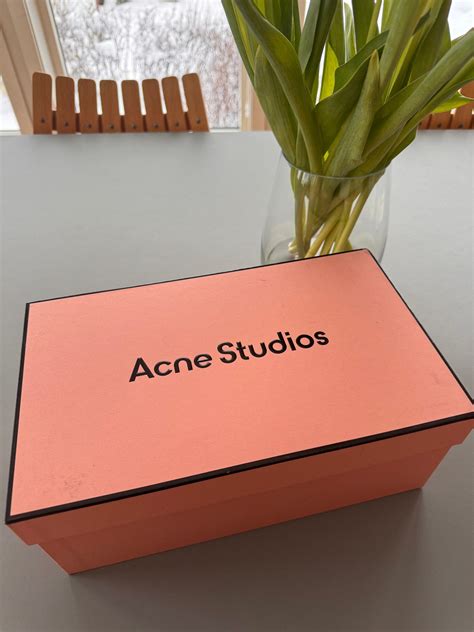 Acne Studios Musubi Sandaler Finn Torget