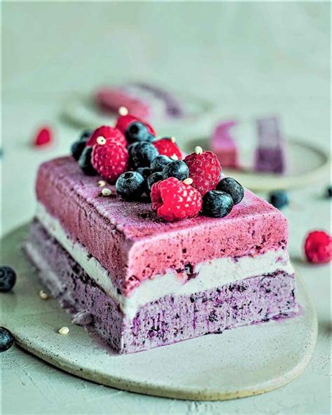 Berry Ice-cream Cake - Brunch Folks