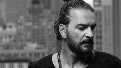 Ricardo Arjona Se Retira De Los Escenarios Por Problemas De Salud