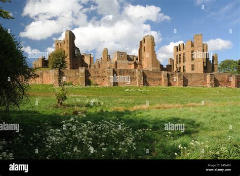 The ruins of Kenilworth Castle, in Kenilworth, Warwickshire, England ...