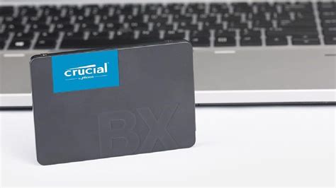 El disco SSD más popular de Crucial ahora está muy barato menos de 75