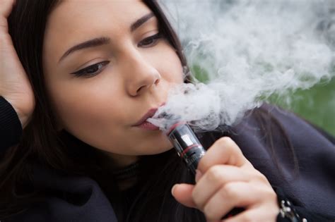 Vaping Vs Smoking 3 Things You Should Know E Cigs E Liquid Customer
