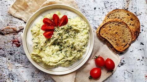 Salata De Dovlecei Cu Iaurt Si Maioneza Buc T Ria Urecheatei