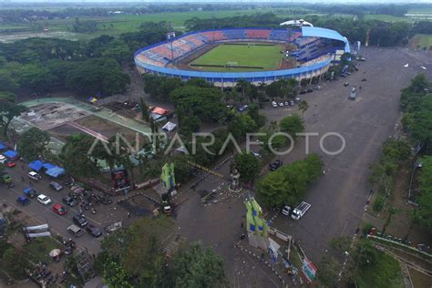 Dampak Kerusuhan Di Stadion Kanjuruhan Antara Foto