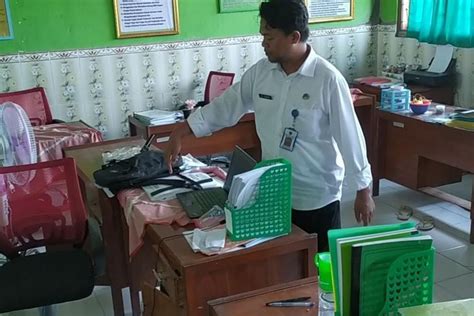 Sd Di Jombang Dibobol Maling Tabungan Siswa Hingga Kamera Cctv Raib