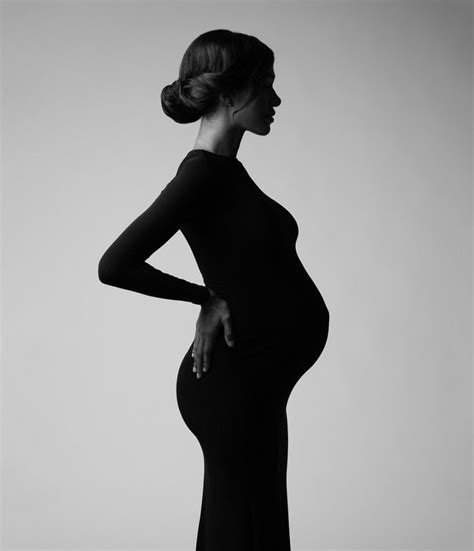 6 Romantic Black And White Maternity Shoot Nikelnicayla